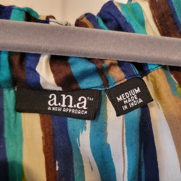 Vertical stripe sleeveless blouse - Picture 2 of 3